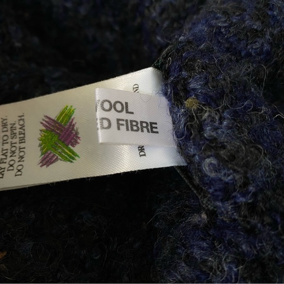 Blarney Woolen Mills soft wool poncho - Picture 10 of 12